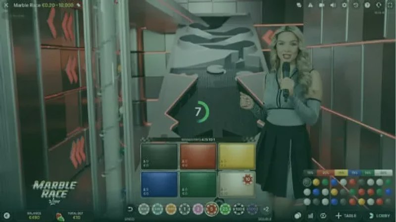 Marble Race Spieloberfläche mit 12-Sekunden-Timer und sechs farbigen Kugeln auf der Startposition